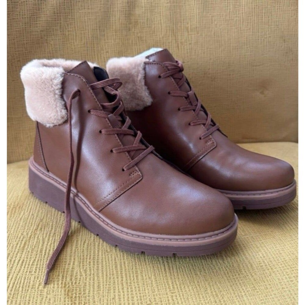 Clark’s Leather Boots size 9 NEW with box